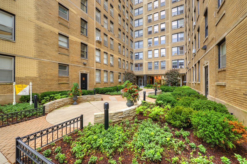 the preserve at cardinal courts apartments courtyard with brick buildings