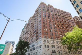 3260 & 3270 N Lake Shore Drive 1-3 Beds Apartment for Rent