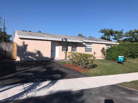 4951 SW 16Th St 4 Beds Apartment for Rent