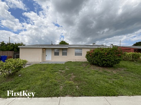 4951 SW 16Th St 4 Beds Apartment for Rent