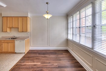 1000-10 Hinman Ave & 503-17 Lee St Studio-2 Beds Apartment for Rent - Photo Gallery 3