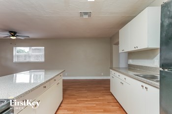 4968 SW 5 St 3 Beds House for Rent - Photo Gallery 6
