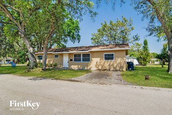 4996 SW 27 Ave 3 Beds House for Rent - Photo Gallery 2