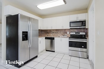 4996 SW 27 Ave 3 Beds House for Rent - Photo Gallery 6