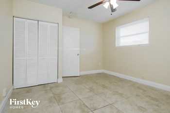 4996 SW 27 Ave 3 Beds House for Rent - Photo Gallery 13