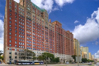 3240 N Lake Shore Drive 1-6 Beds Apartment for Rent