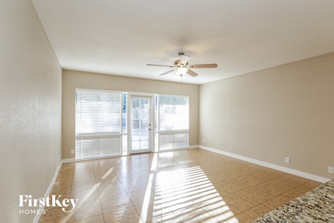 5015 N 20TH Avenue 3 Beds House for Rent - Photo Gallery 3