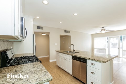 5015 N 20TH Avenue 3 Beds House for Rent - Photo Gallery 7