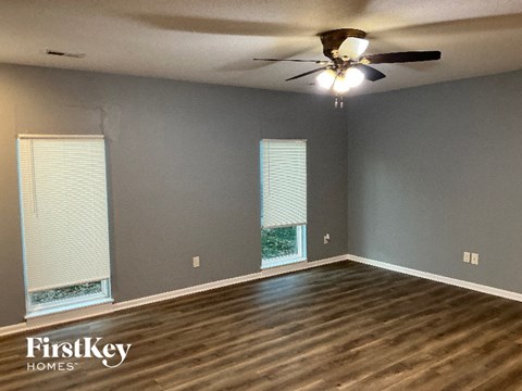 5110 N Bellaire Ave 3 Beds Apartment for Rent