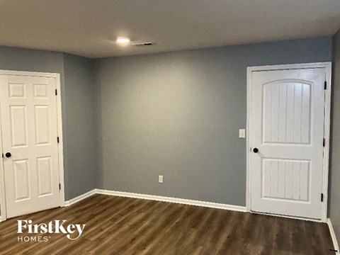 5110 N Bellaire Ave 3 Beds Apartment for Rent