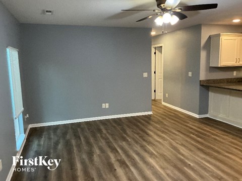 5110 N Bellaire Ave 3 Beds Apartment for Rent