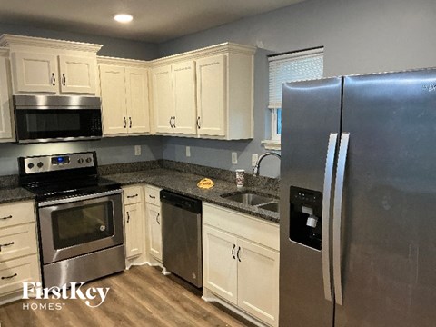 5110 N Bellaire Ave 3 Beds Apartment for Rent