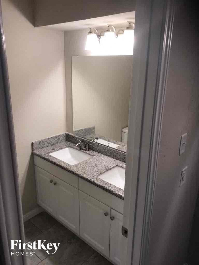 a small bathroom with two sinks and a mirror