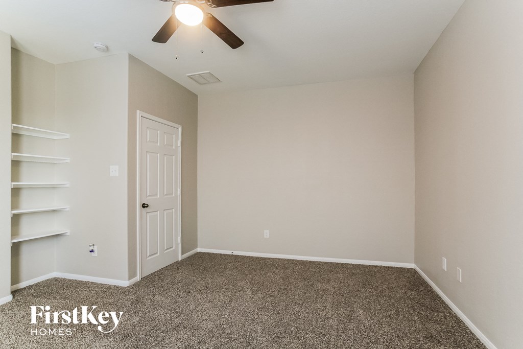 the upstairs bedroom has a closet and a ceiling fan