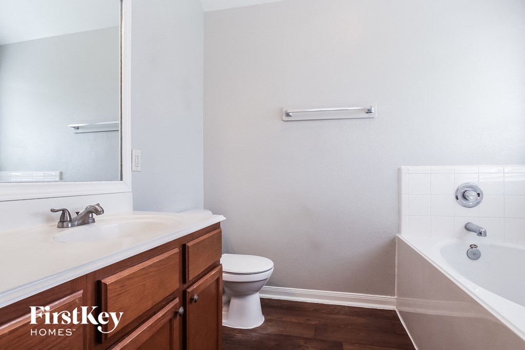 A bathroom with a toilet, sink, and bathtub.