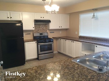 5313 Pensacola Drive 4 Beds House for Rent - Photo Gallery 4