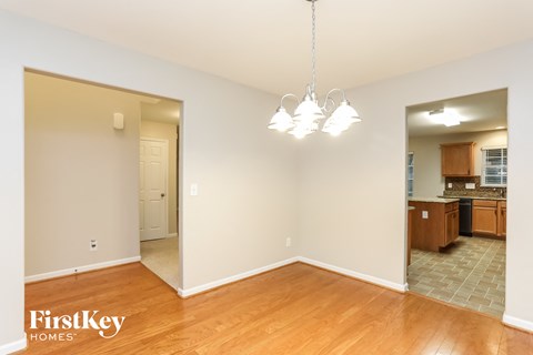 5390 Esher Drive Studio House for Rent - Photo Gallery 5