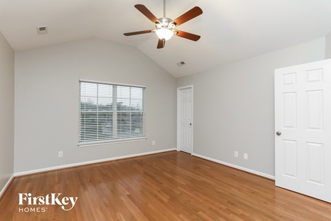 5390 Esher Drive Studio House for Rent - Photo Gallery 7