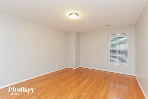 5390 Esher Drive Studio House for Rent - Photo Gallery 11