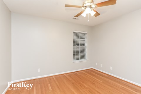 5390 Esher Drive Studio House for Rent - Photo Gallery 12