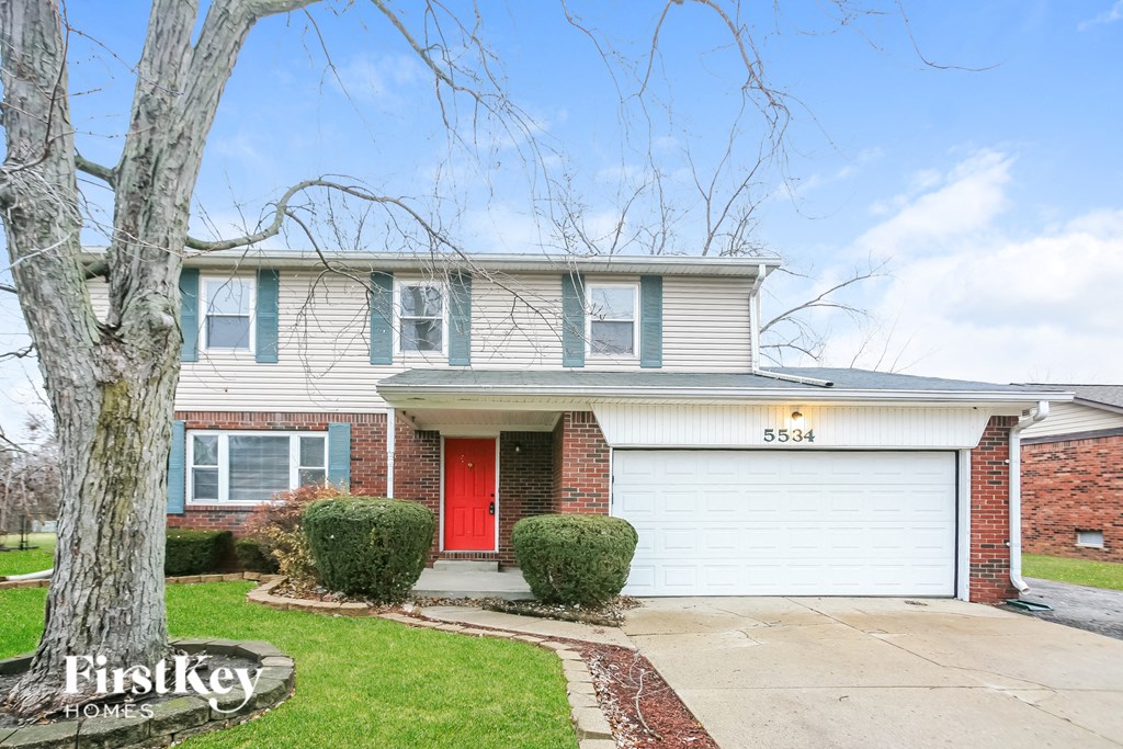 A house with the number 5534 on the garage door.