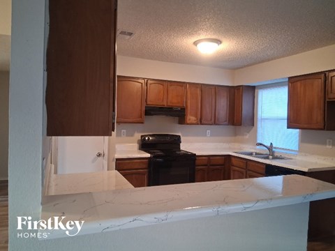5617 Shady Crest Trl 3 Beds Apartment for Rent