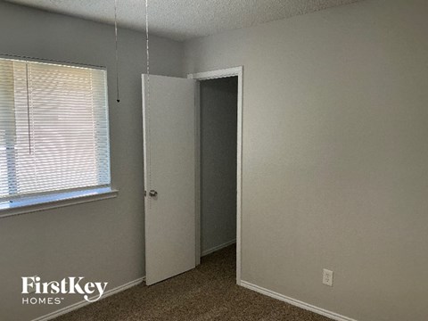 5617 Shady Crest Trl 3 Beds Apartment for Rent