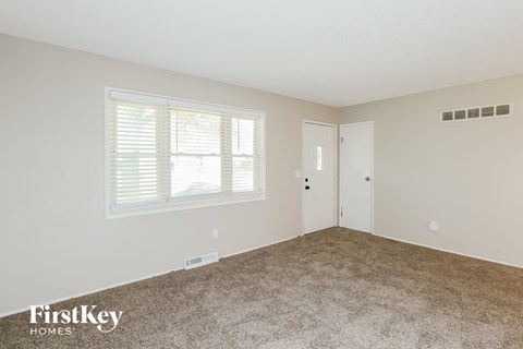 5620 N Potter Ave 3 Beds Apartment for Rent