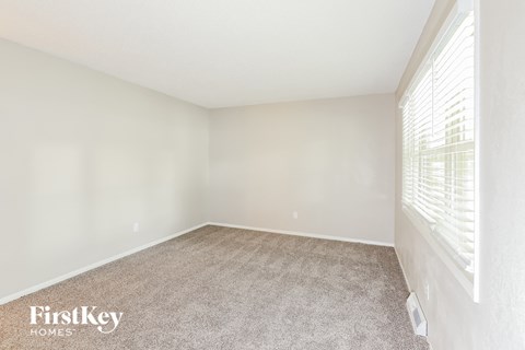 5620 N Potter Ave 3 Beds Apartment for Rent