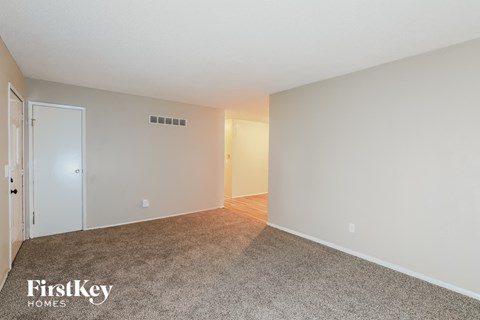 5620 N Potter Ave 3 Beds Apartment for Rent