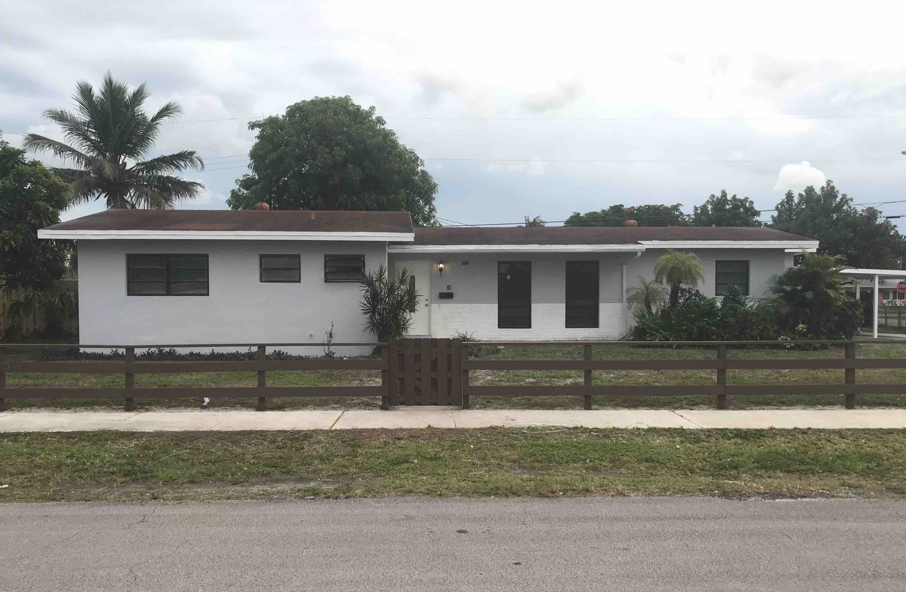 5850 NW 118 St 3 Beds Apartment for Rent