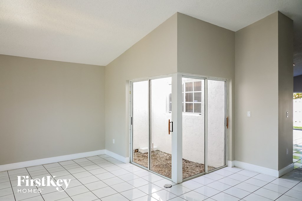 5860 Sw 150 Avenue 3 Beds House for Rent - Photo Gallery 4