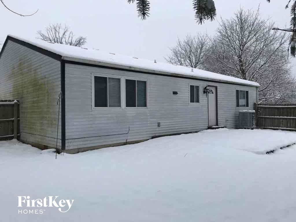 a mobile home in the snow