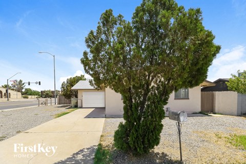 5903 W Hearn Rd 3 Beds Apartment for Rent