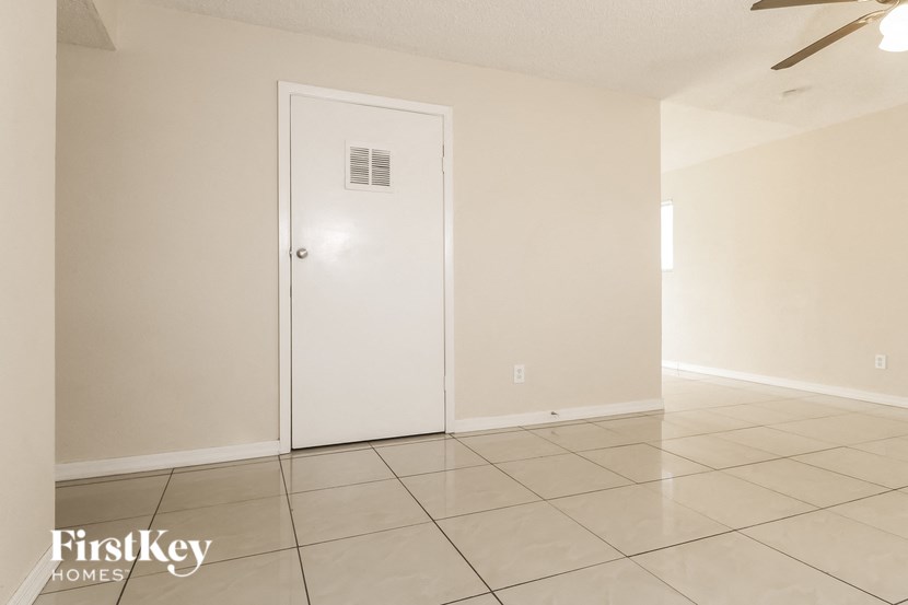 5903 W Hearn Rd 3 Beds House for Rent - Photo Gallery 3