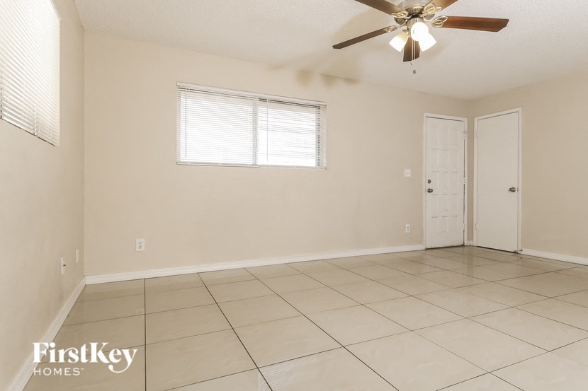 5903 W Hearn Rd 3 Beds House for Rent - Photo Gallery 4