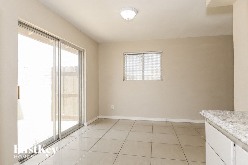 5903 W Hearn Rd 3 Beds House for Rent - Photo Gallery 5