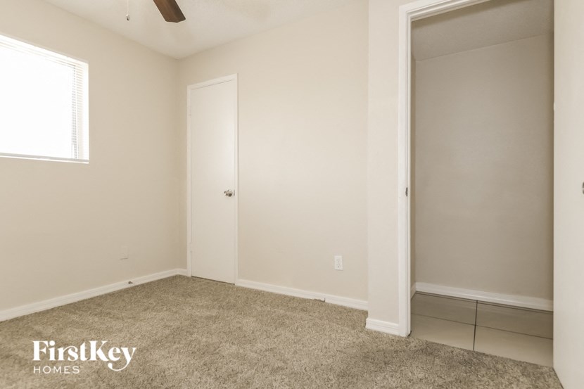 5903 W Hearn Rd 3 Beds House for Rent - Photo Gallery 12