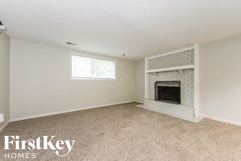 5905 NW Whispering Oaks Lane 3 Beds Apartment for Rent