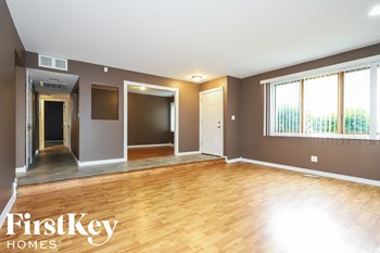 5911 Clarendon Ct 3 Beds House for Rent - Photo Gallery 2