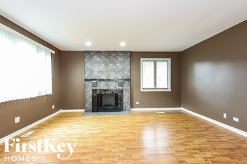 5911 Clarendon Ct 3 Beds House for Rent - Photo Gallery 3