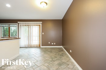 5911 Clarendon Ct 3 Beds House for Rent - Photo Gallery 4