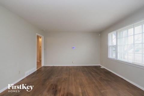 6045 North Alton Avenue 3 Beds Apartment for Rent