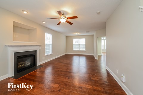 6052 Glen Way Dr 3 Beds Apartment for Rent