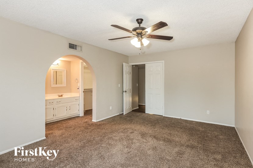 6114 W Shaw Butte Dr Glendale, AZ 85304
