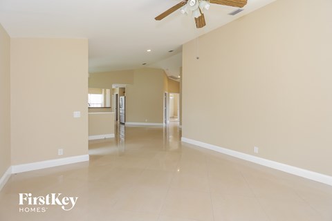 6193 Lansdowne Cir 3 Beds Apartment for Rent