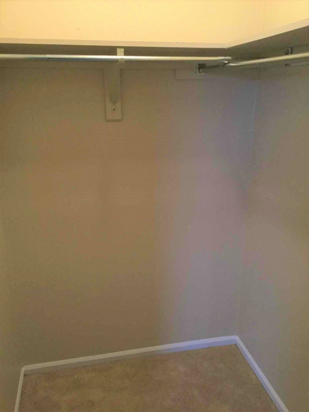 a empty room with a bare wall and a closet