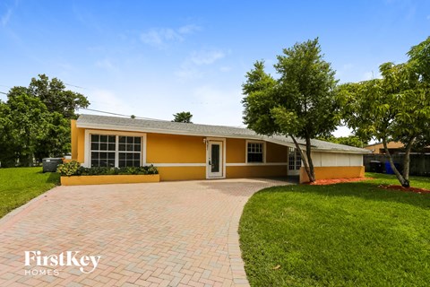 6321 SW 17 Street 3 Beds Apartment for Rent