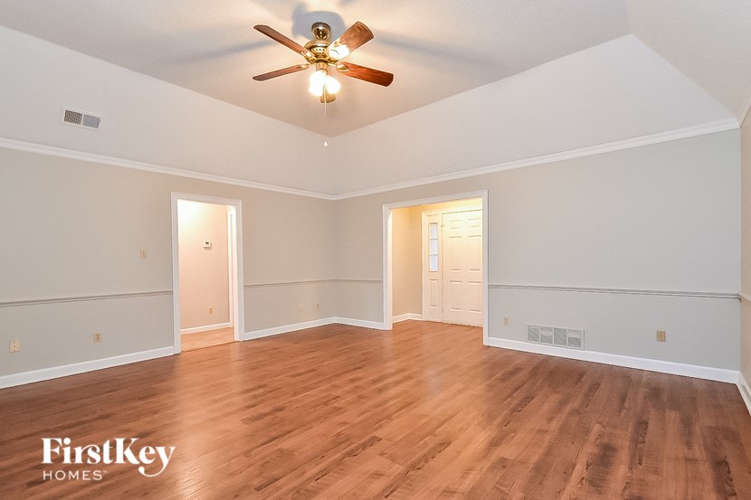 6464 Evergreen Dr 3 Beds House for Rent - Photo Gallery 3