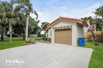 6649 NW 176 Terrace 3 Beds House for Rent Photo Gallery 2